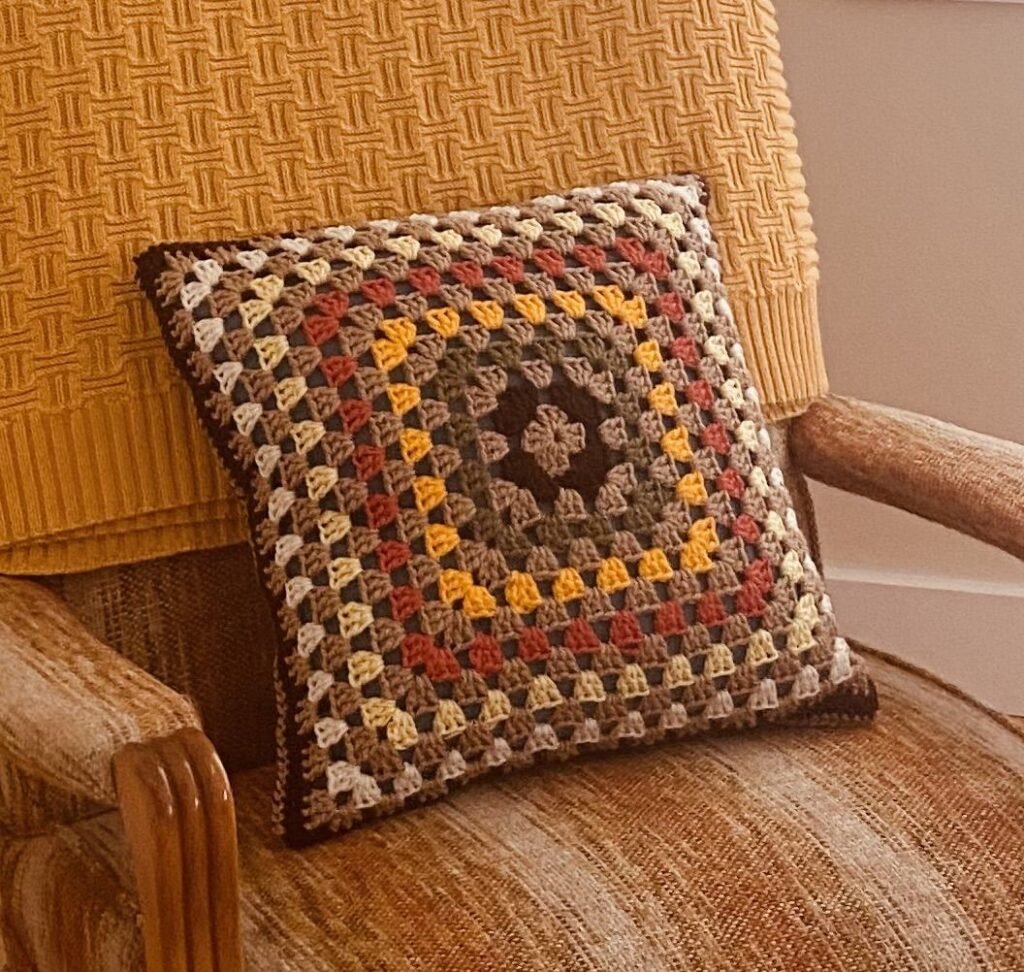 How to Crochet a Simple Decorative Pillow Cover