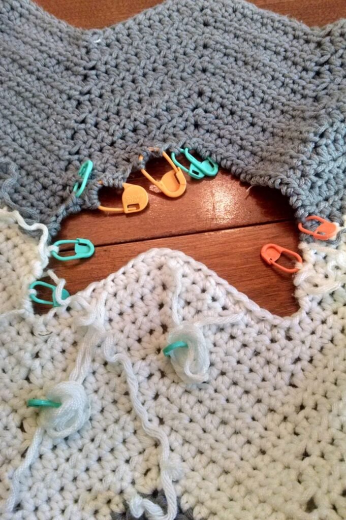 How to Keep a Crochet Blanket From Stretching Out of Shape