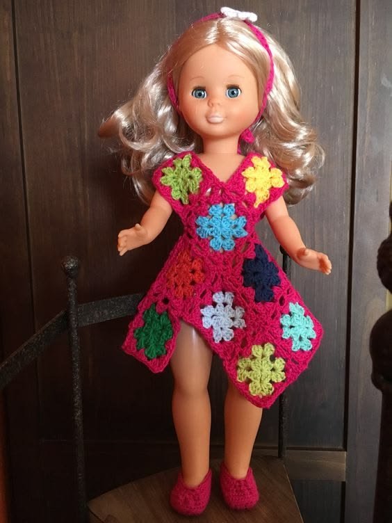 How to Crochet Simple Amigurumi Clothes and Accessories